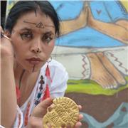 Profesora impárte clases de sociales,español, artes escenicas y danzas